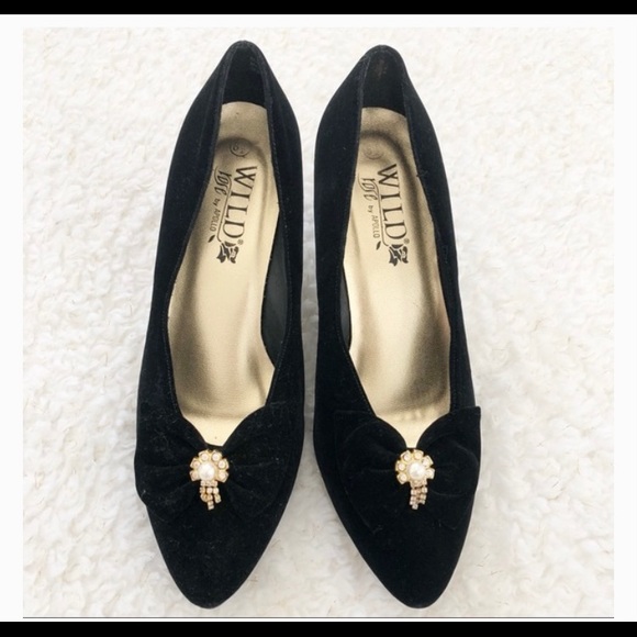 Wild Rose Shoes - Wild Rose Black Velvet Shoes Slip On Pumps size 7